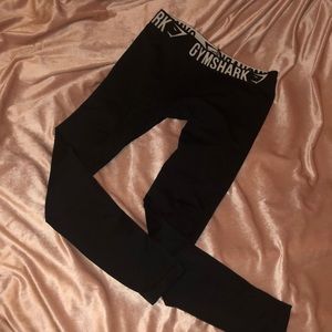 Gym shark leggings